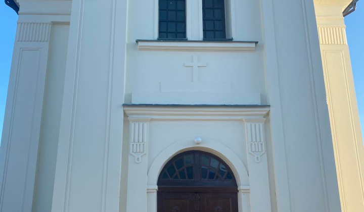 Obnova fasády Rímskokatolického kostola za pomoci Nadácie Gábora Bethlena